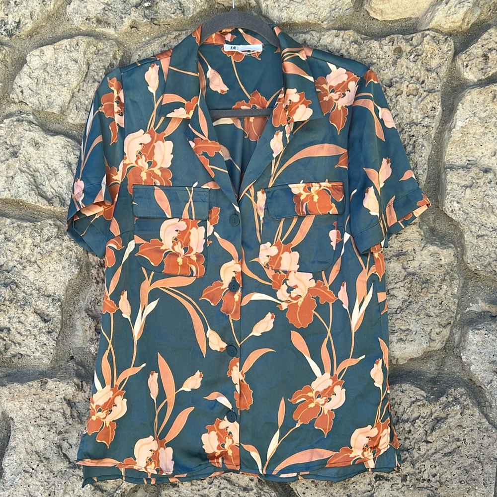 HAWAIIAN - inspired button up short sleeve shirt with orange flowers